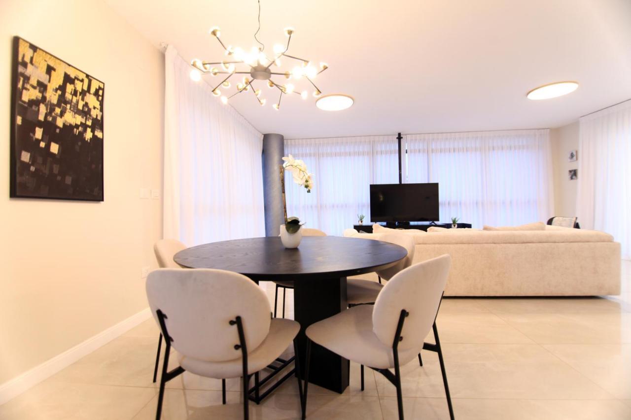 Mini Penthouse Near The Beach Netanja Exterior foto